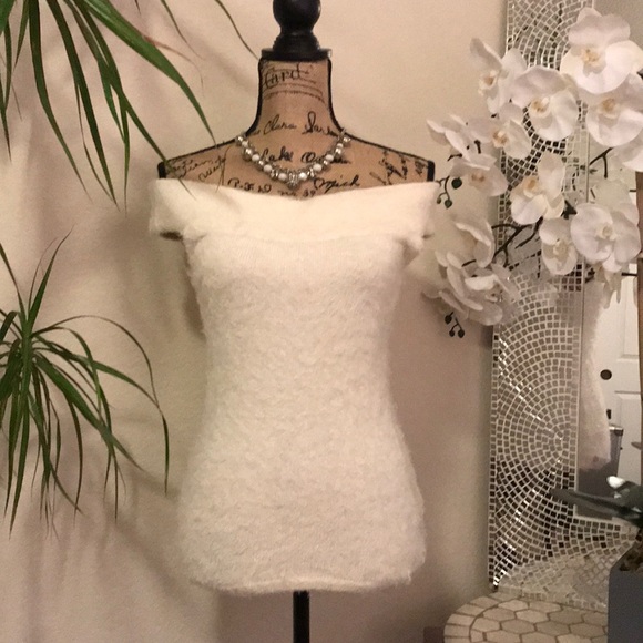 Guess Sweaters - 🌸Guess Sweater Top🔥